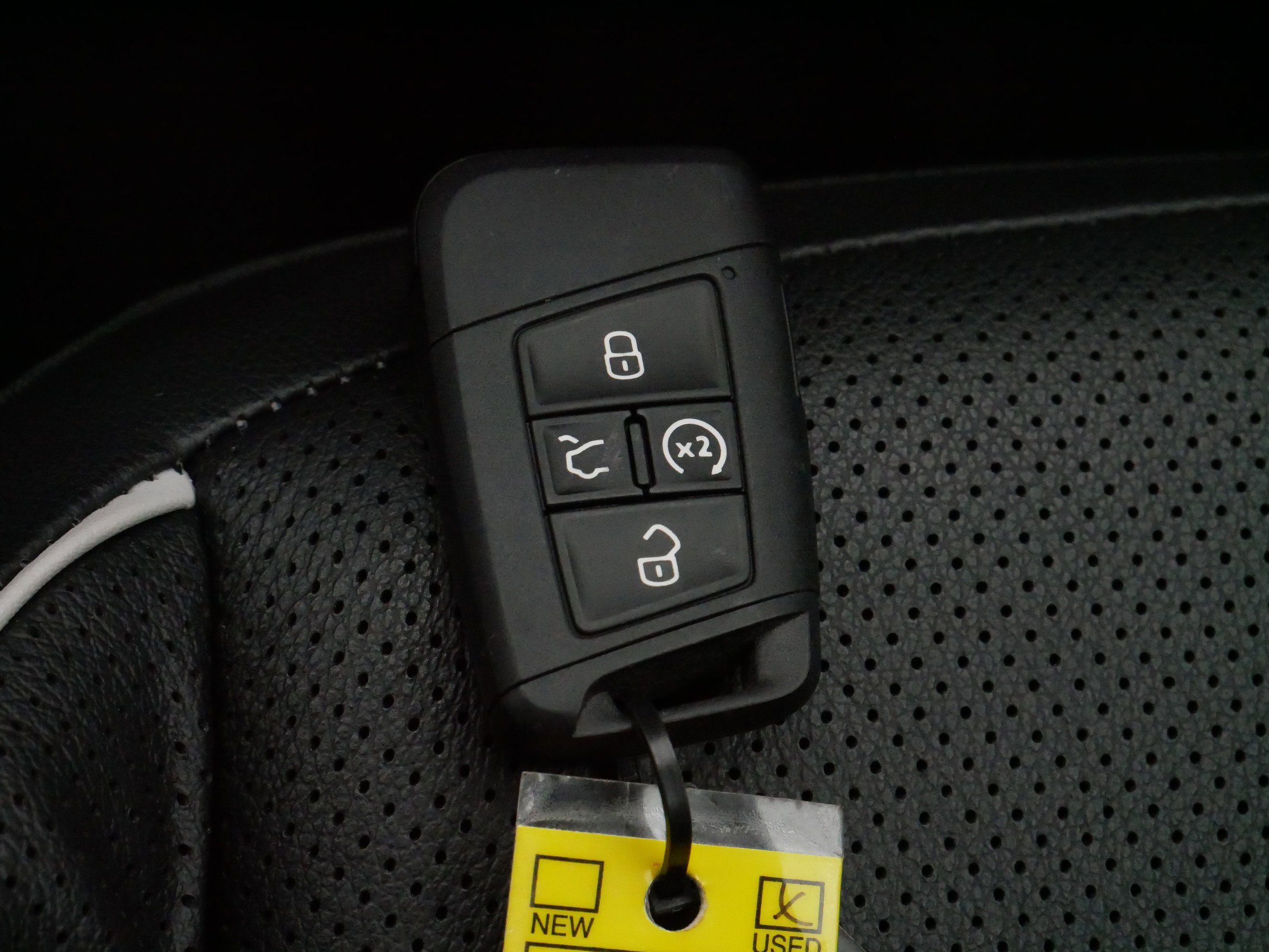 Certified 2022 Volkswagen Tiguan SEL R-Line image 34