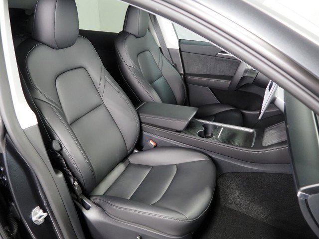 Used 2025 Tesla Model Y AWD image 2