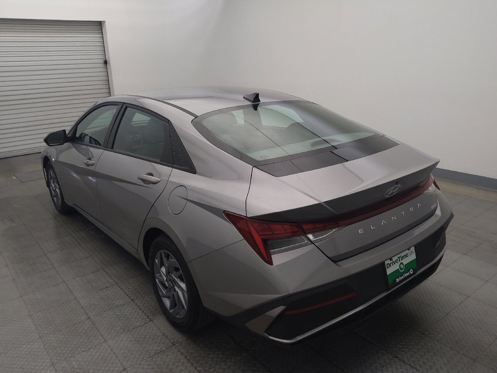 Used 2025 Hyundai Elantra Hybrid FWD image 5