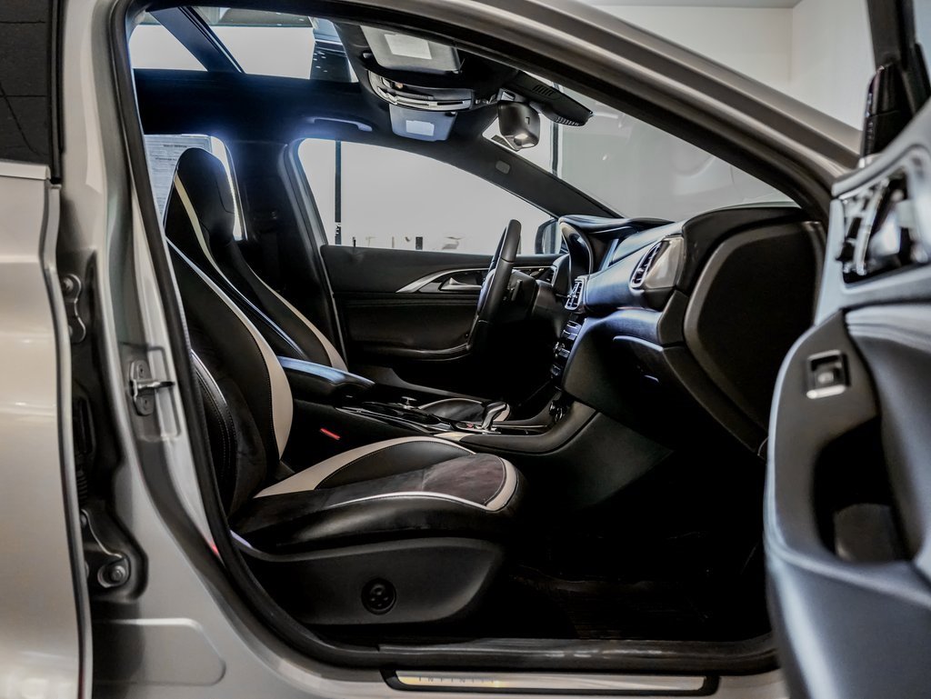 Used 2018 INFINITI QX30 Sport image 30