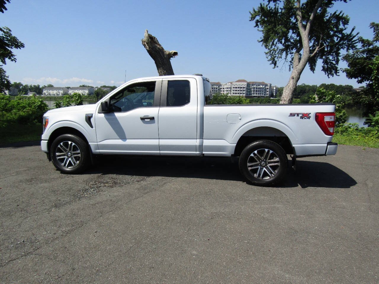 Used 2021 Ford F150 XL w/ Equipment Group 101A High AWD/4WD image 4