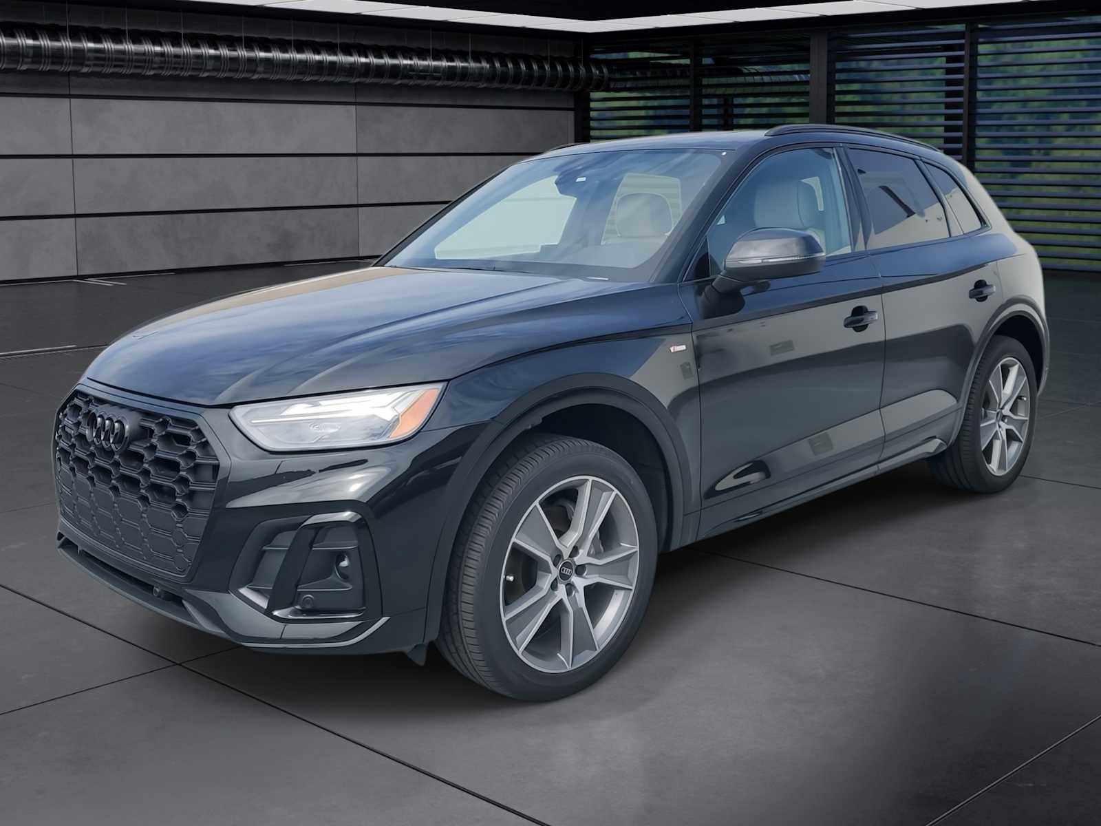 Certified 2025 Audi Q5 2.0T Premium w/ Convenience Plus Package