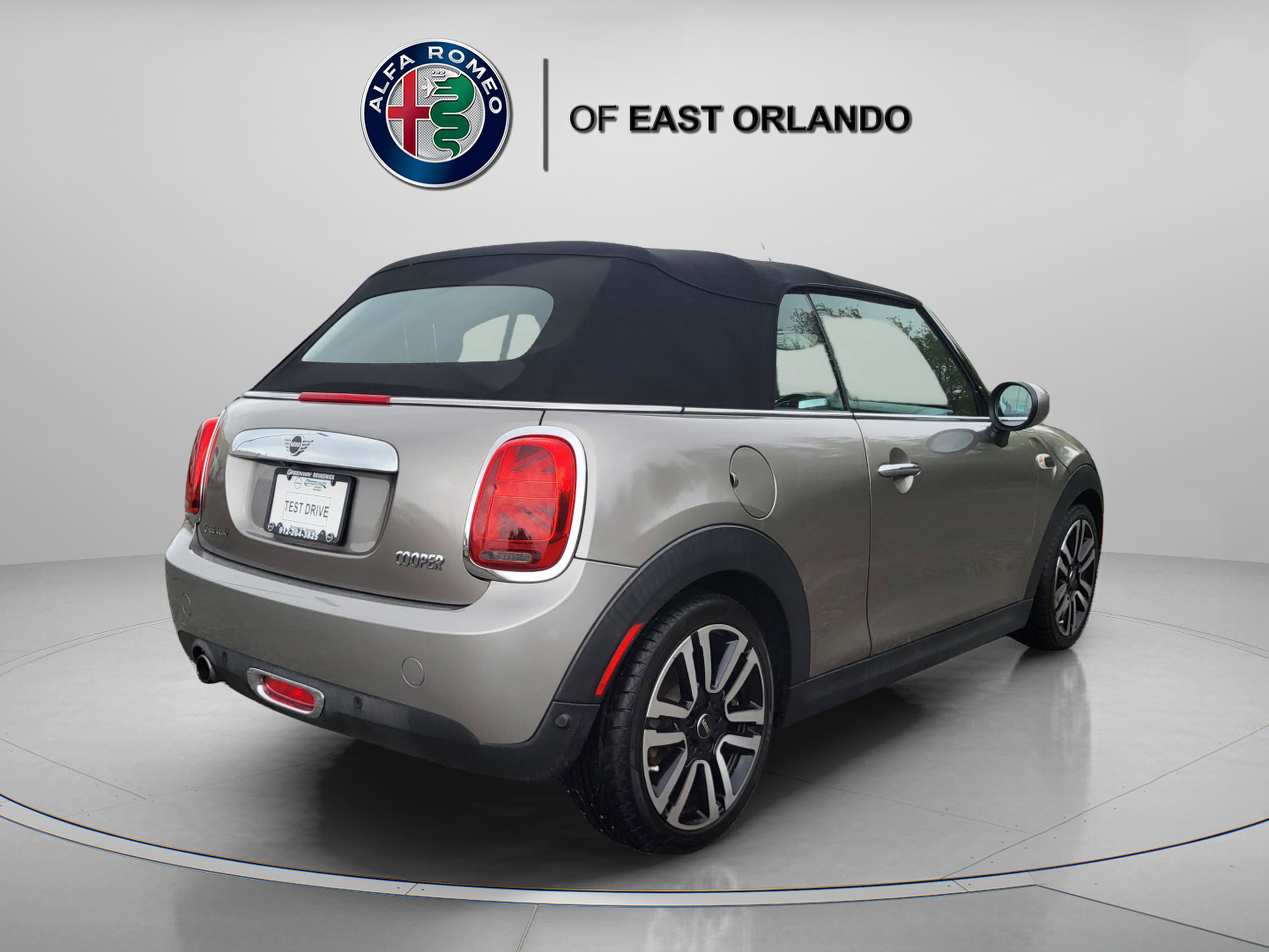 Used 2019 MINI Cooper Convertible w/ Premium Package image 10