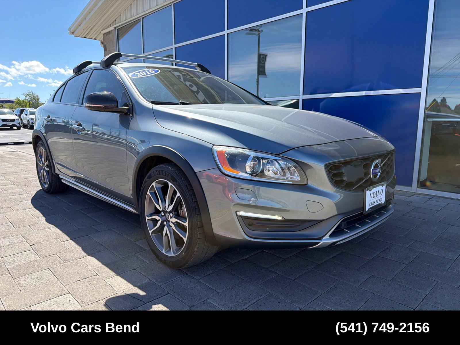 Used 2016 Volvo S60 T5 Cross Country Platinum AWD/4WD image 2