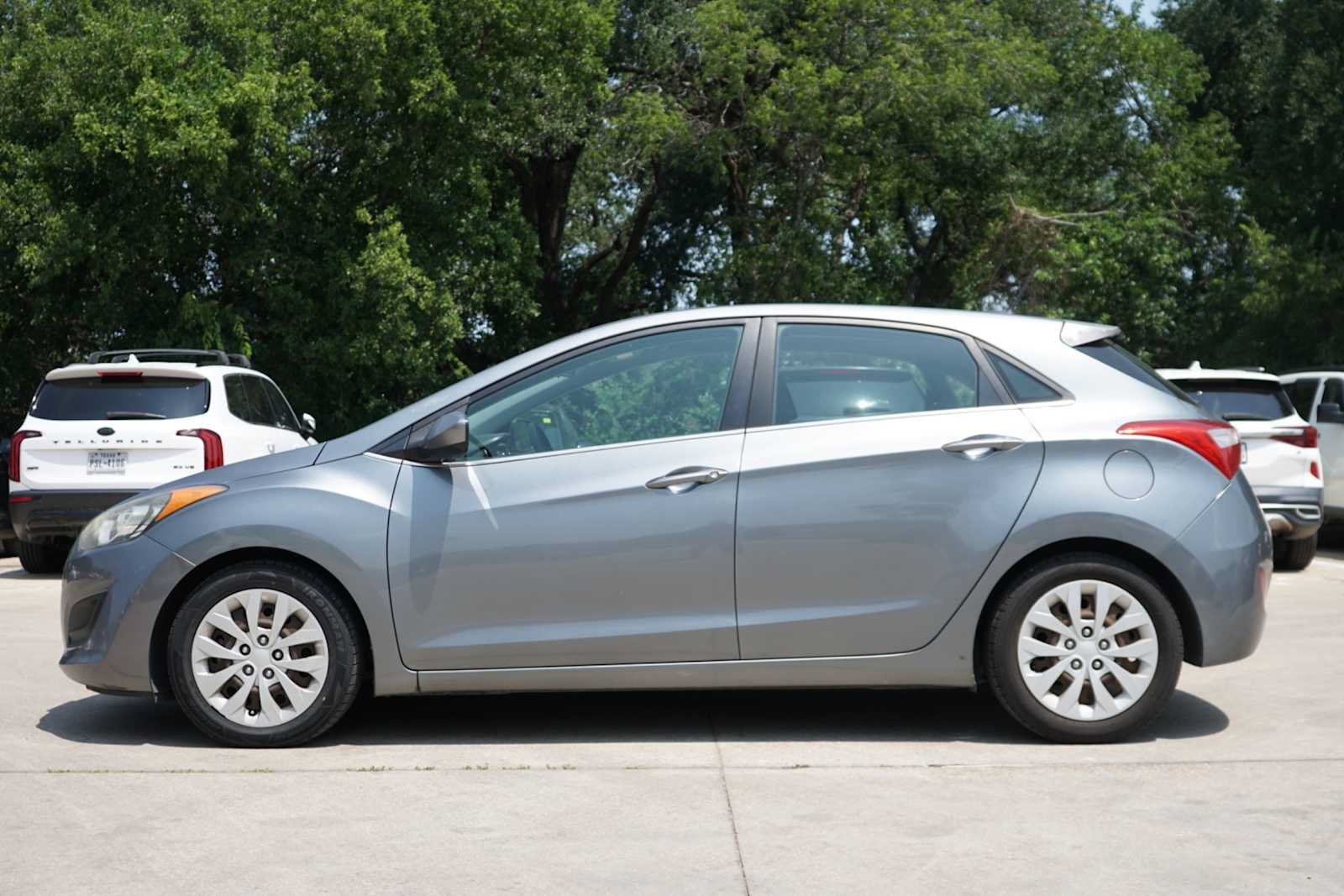 Used 2016 Hyundai Elantra GT FWD image 3