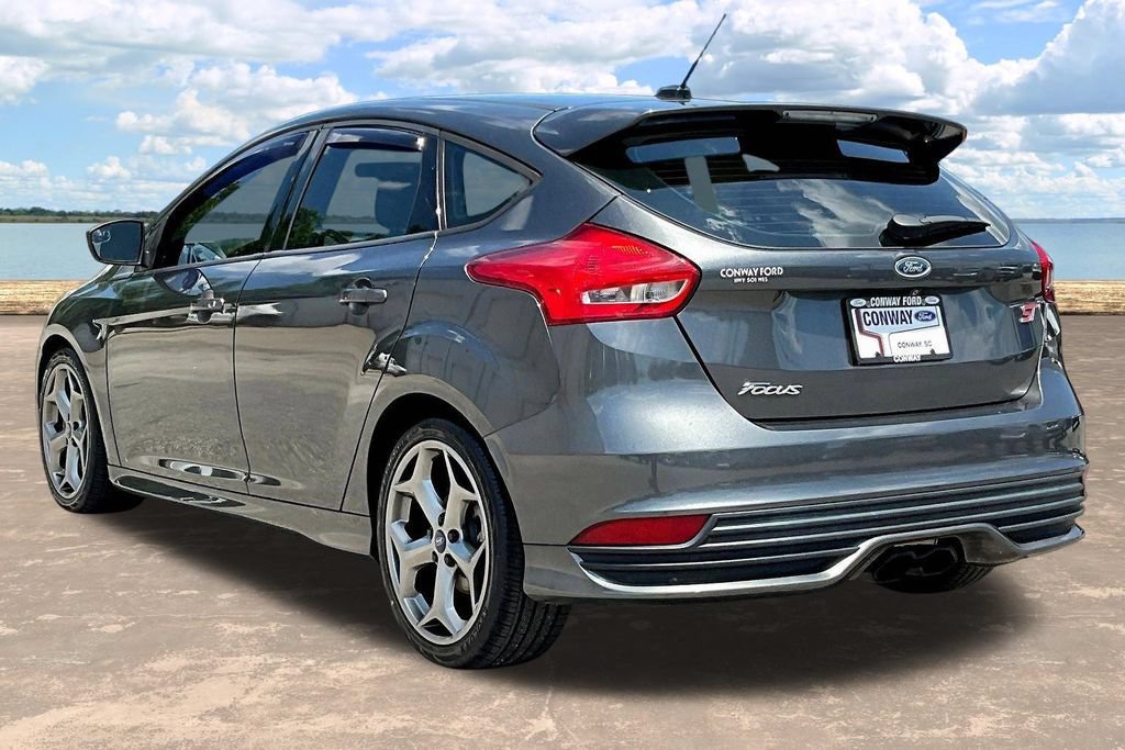 Used 2017 Ford Focus ST FWD image 5