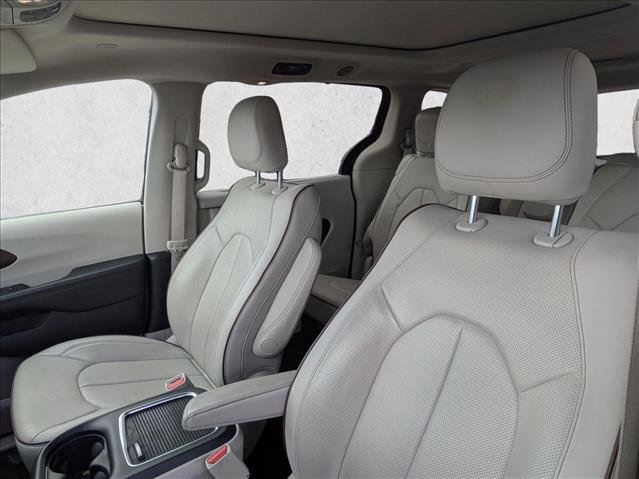 Used 2017 Chrysler Pacifica Limited w/ Advanced Safetytec Group image 10