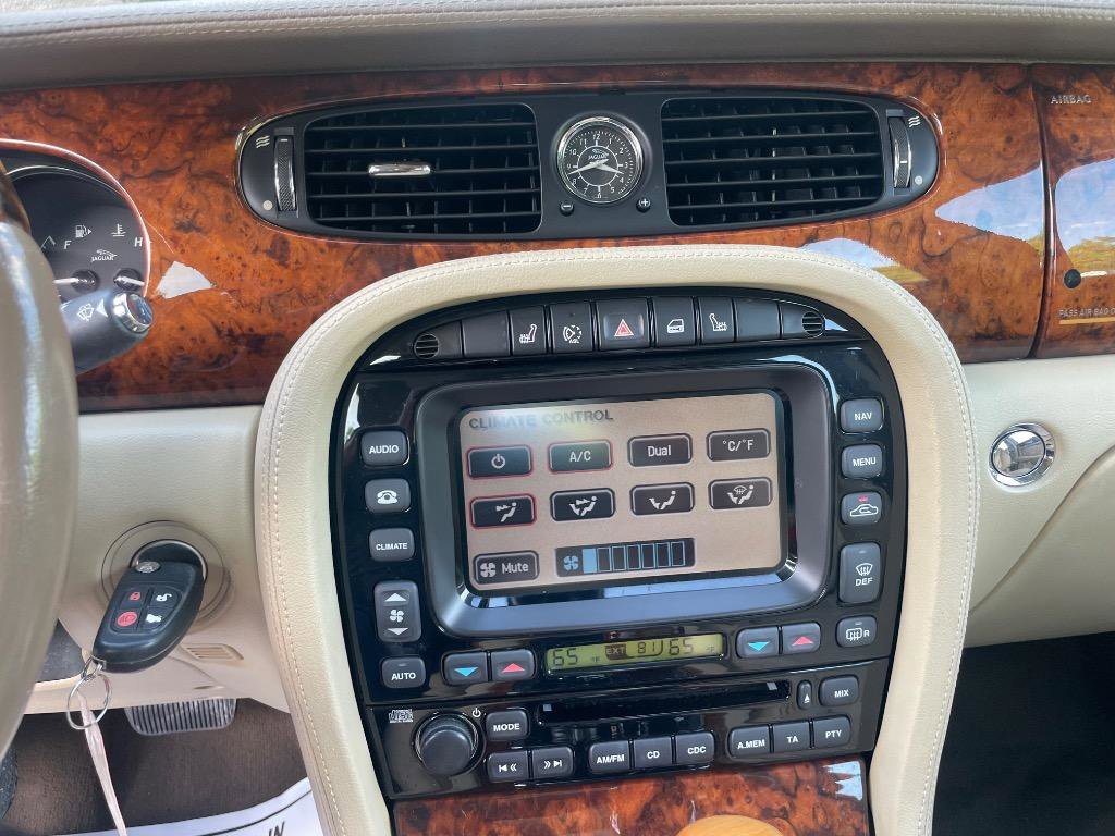 Used 2007 Jaguar XJ8 L RWD image 14