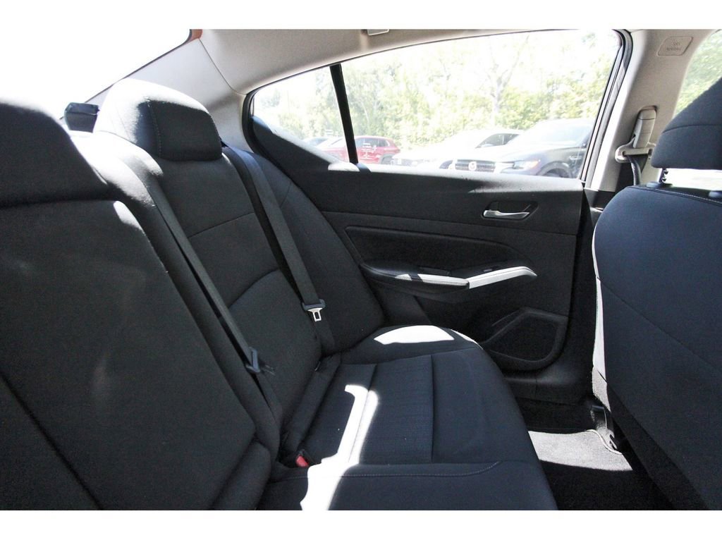 Used 2022 Nissan Altima 2.5 SV image 14