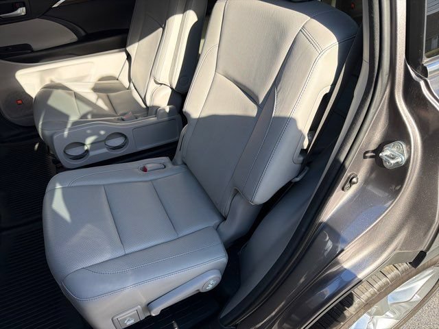 Used 2015 Toyota Highlander Limited Platinum AWD/4WD image 19