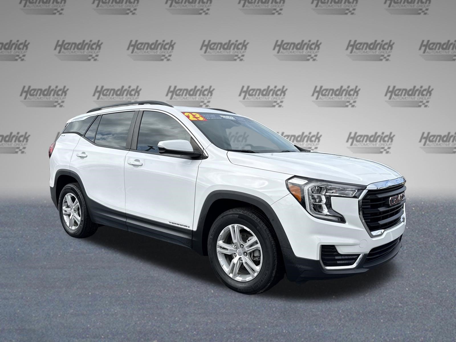 Used 2023 GMC Terrain SLE w/ Driver Convenience Package FWD image 2