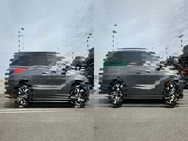 Used 2023 Honda Odyssey Touring image 3