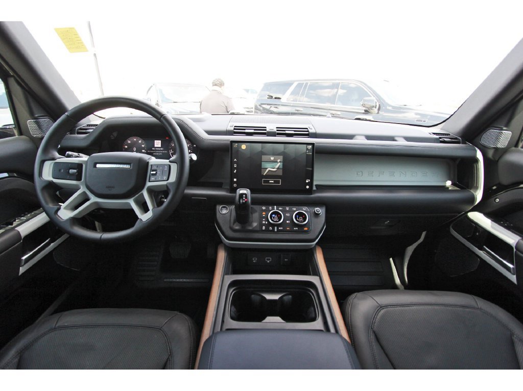 Used 2024 Land Rover Defender 110 SE AWD/4WD image 9