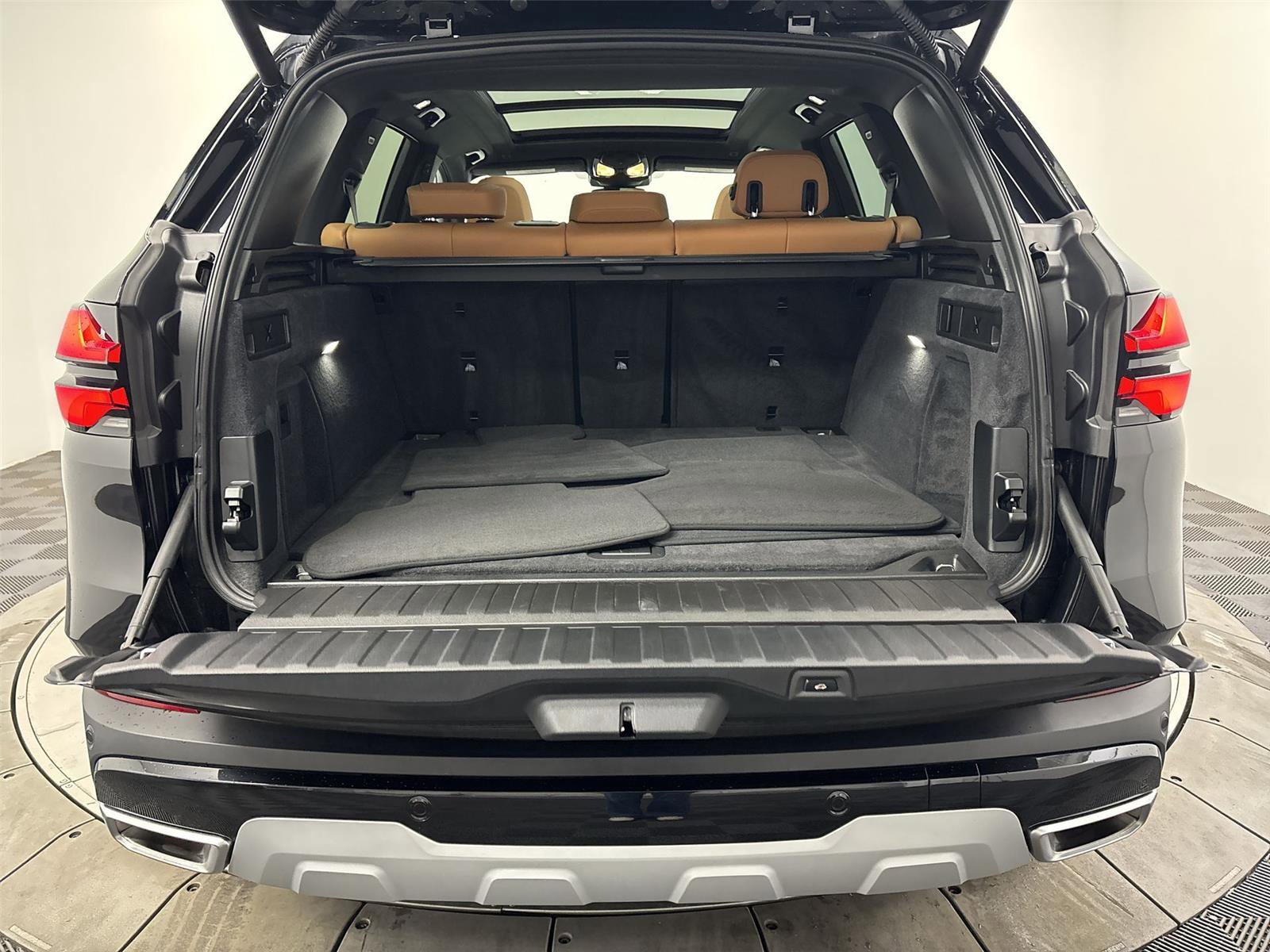 Used 2024 BMW X5 xDrive40i w/ Parking Assistance Package image 21