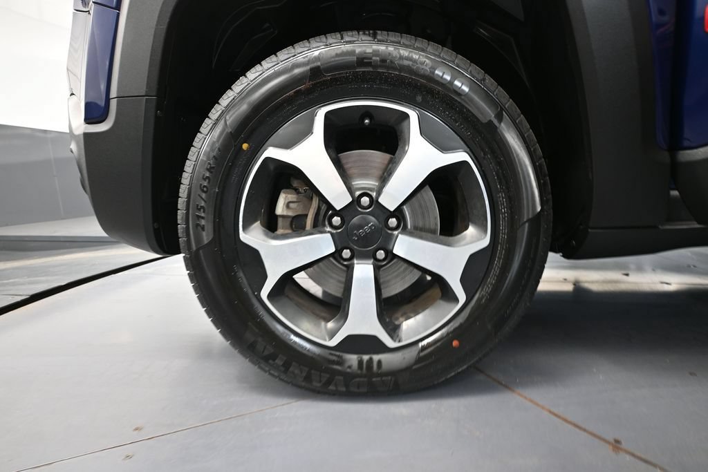 Used 2020 Jeep Renegade Trailhawk w/ Cold Weather Group AWD/4WD image 17