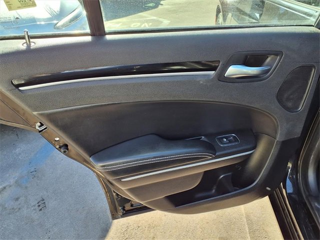 Used 2022 Chrysler 300 S image 8