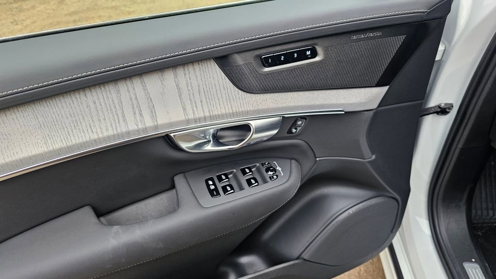 Certified 2025 Volvo XC90 T8 Ultra w/ Protection Package Premier image 17