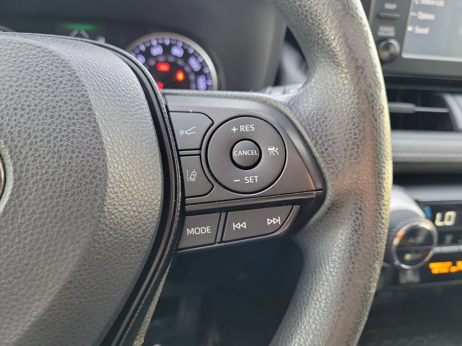 Used 2019 Toyota RAV4 XLE w/ Convenience Package FWD image 23