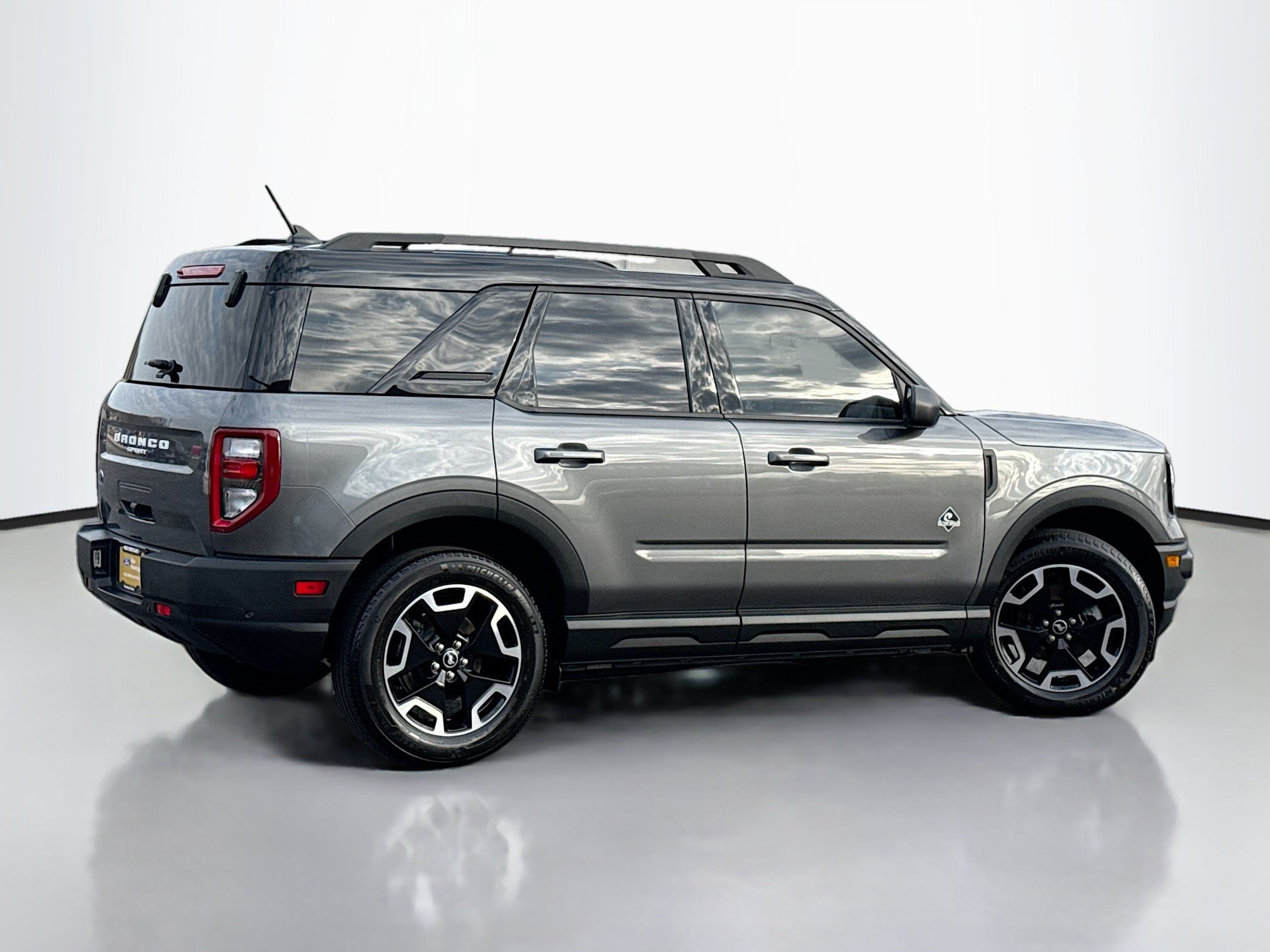 Used 2023 Ford Bronco Sport Outer Banks w/ Tech Package AWD/4WD image 2