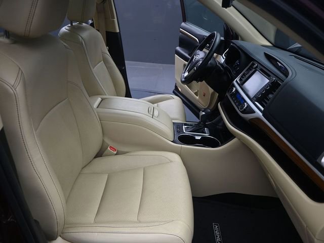 Used 2019 Toyota Highlander Limited Platinum FWD image 16