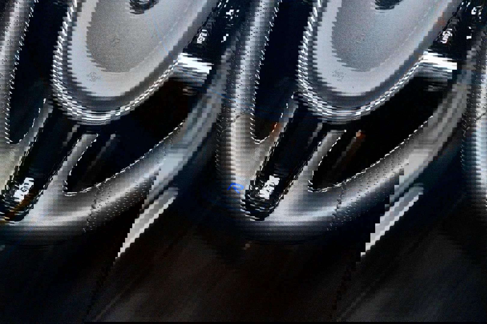 Used 2019 Volvo V90 T5 R-Design w/ Protection Package Premier image 42