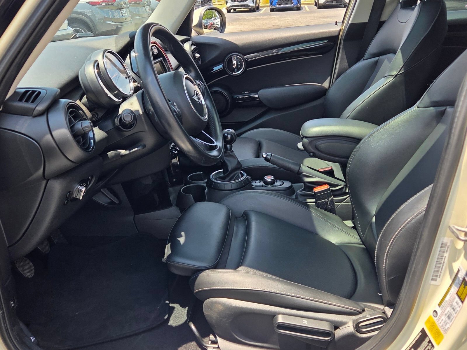 Used 2016 MINI Cooper 4-Door Hardtop FWD image 5
