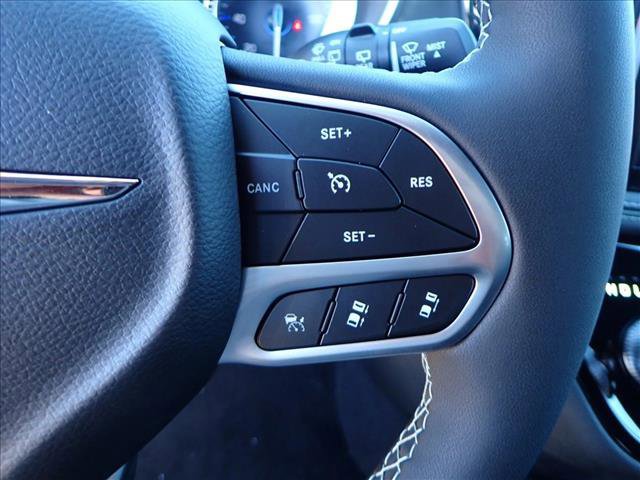 New 2026 Chrysler Pacifica Select AWD/4WD image 18