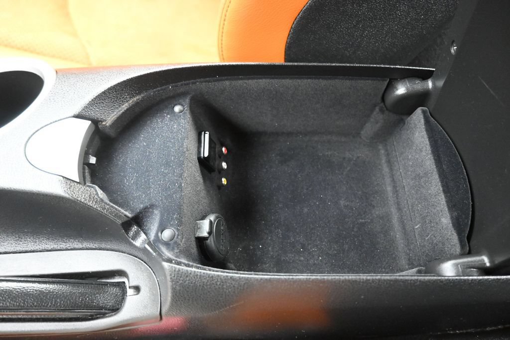 Used 2016 Nissan 370Z Touring RWD image 25