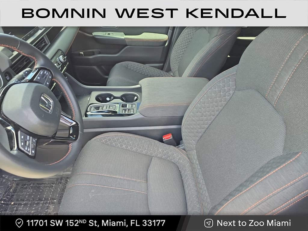 Used 2023 Honda Pilot Sport image 17
