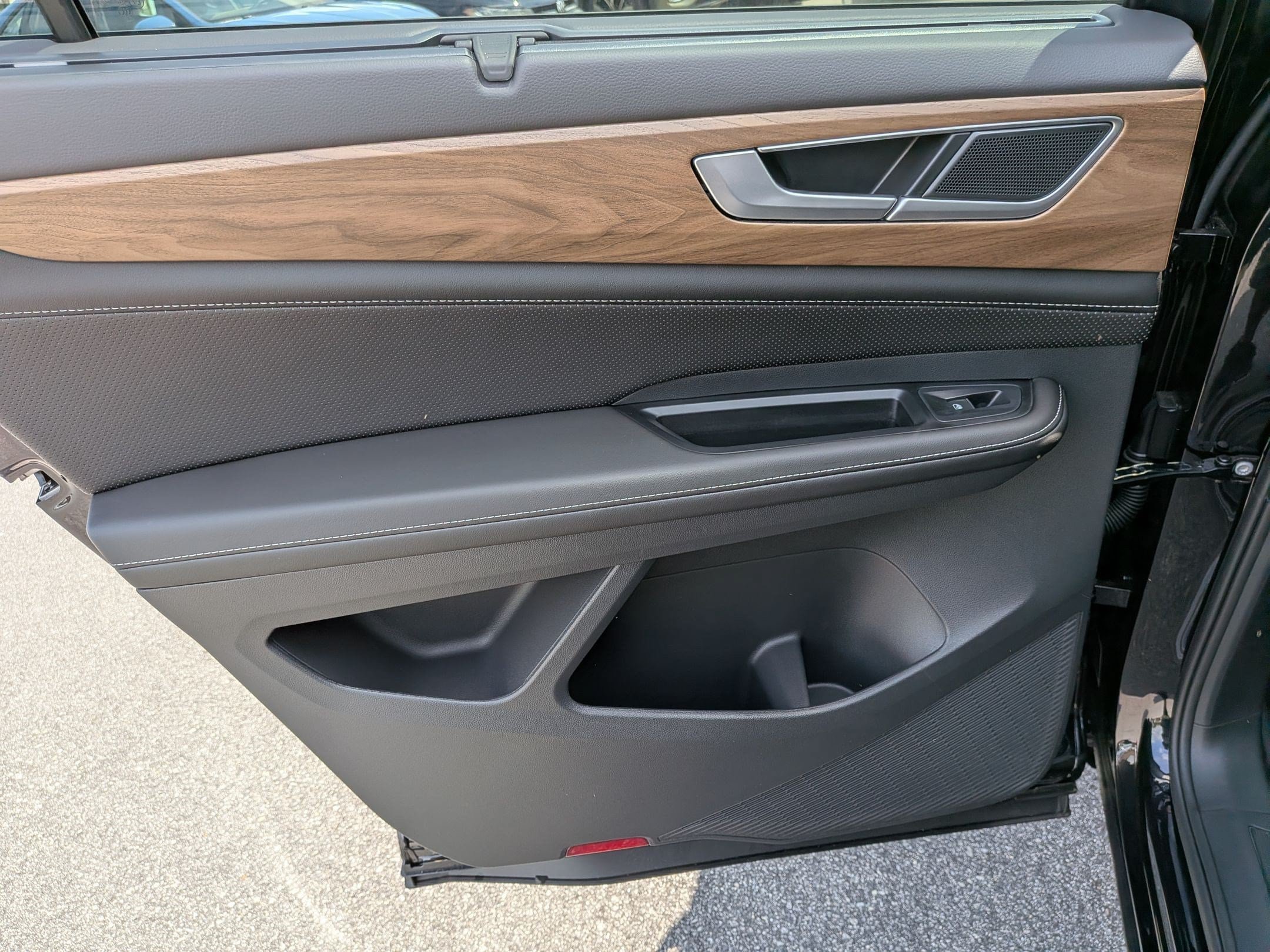 New 2026 Volkswagen Atlas SE FWD image 25