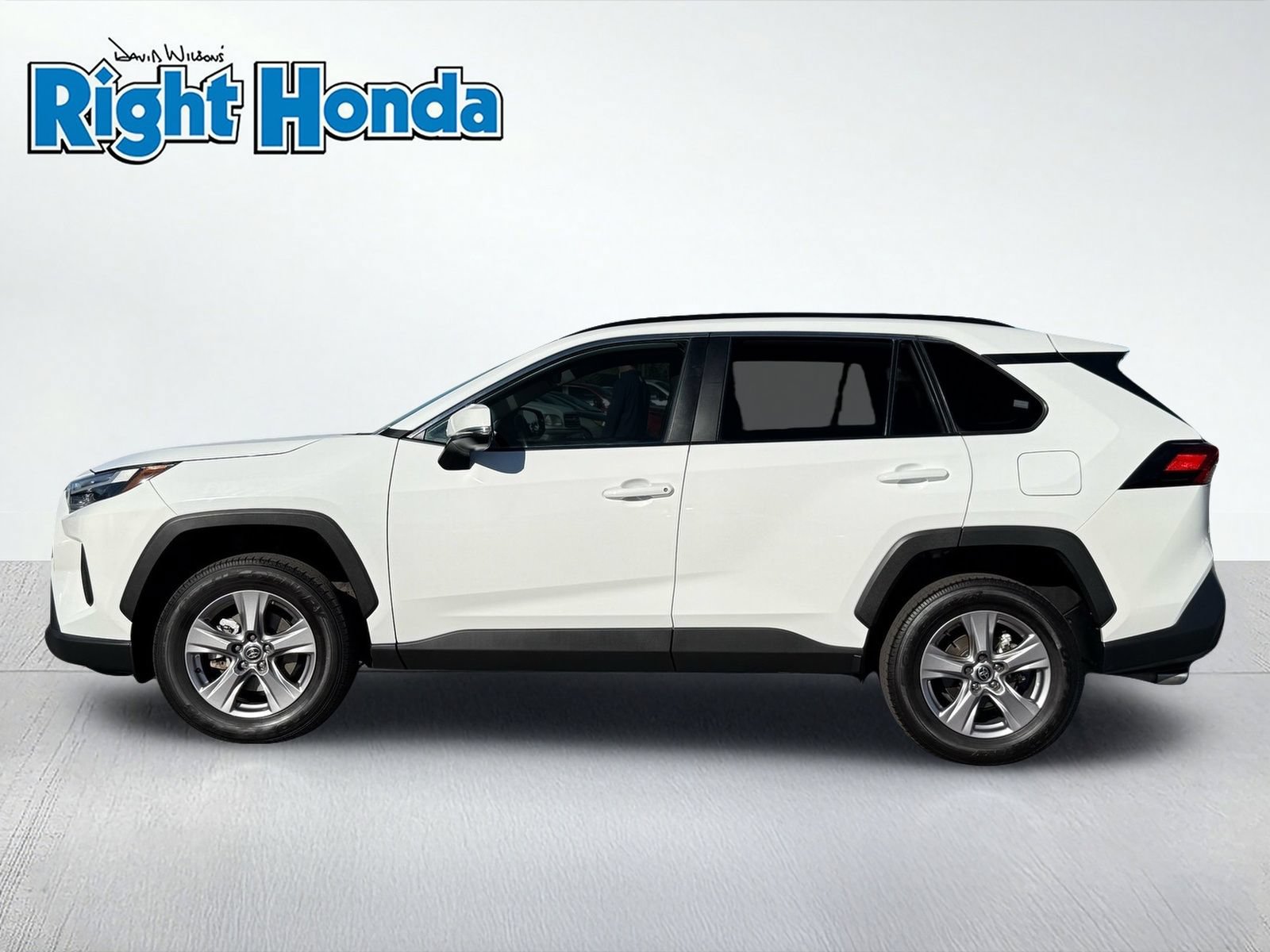 Used 2025 Toyota RAV4 XLE AWD/4WD image 3