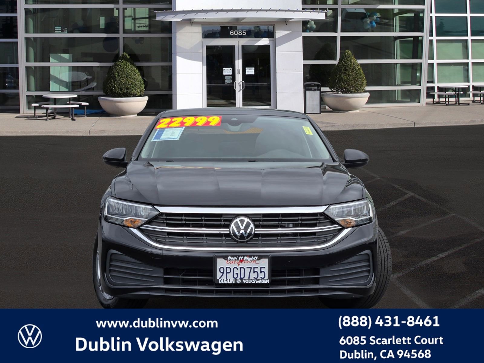 Used 2024 Volkswagen Jetta SE w/ Panoramic Sunroof Package FWD image 2