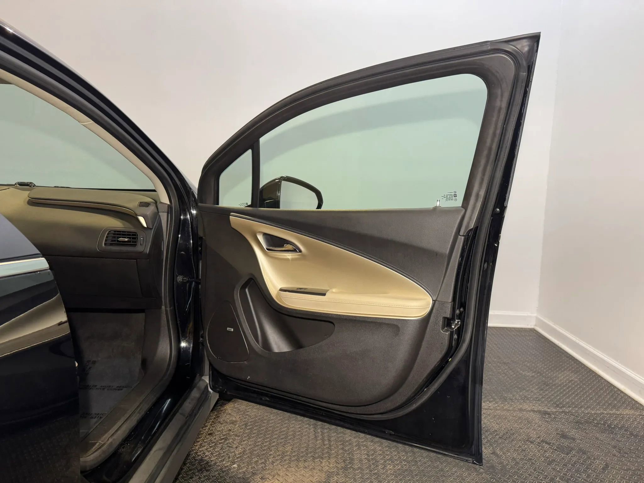 Used 2012 Chevrolet Volt Premium w/ Premium Trim Package image 22