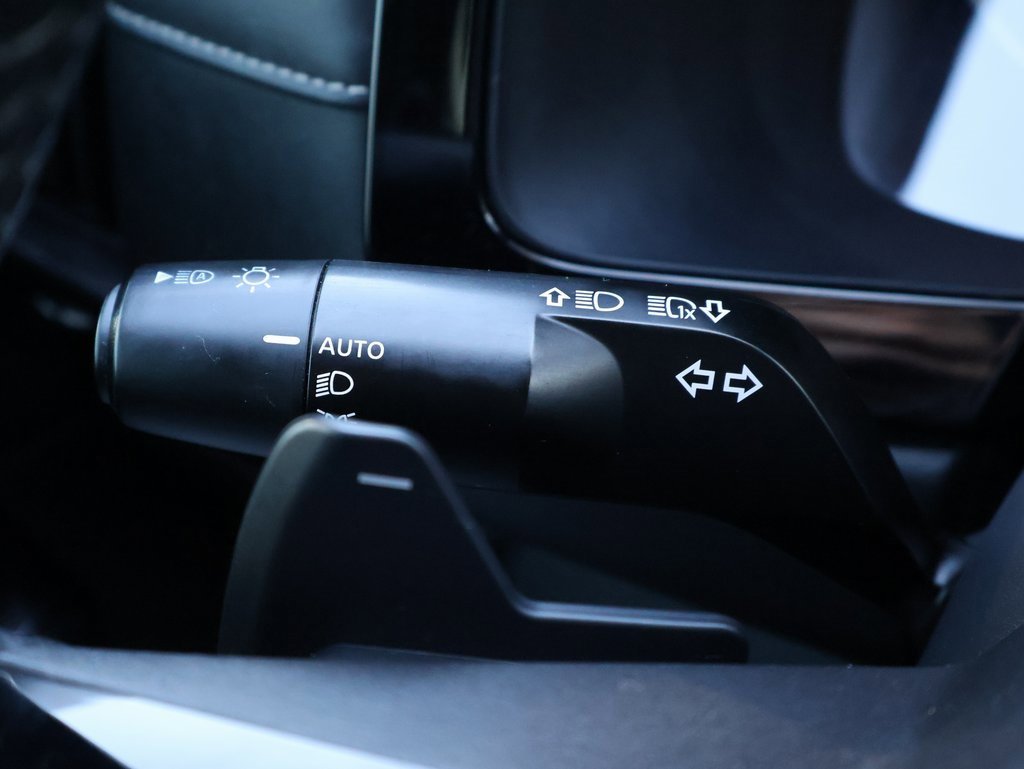 Used 2022 Nissan Pathfinder SV image 13