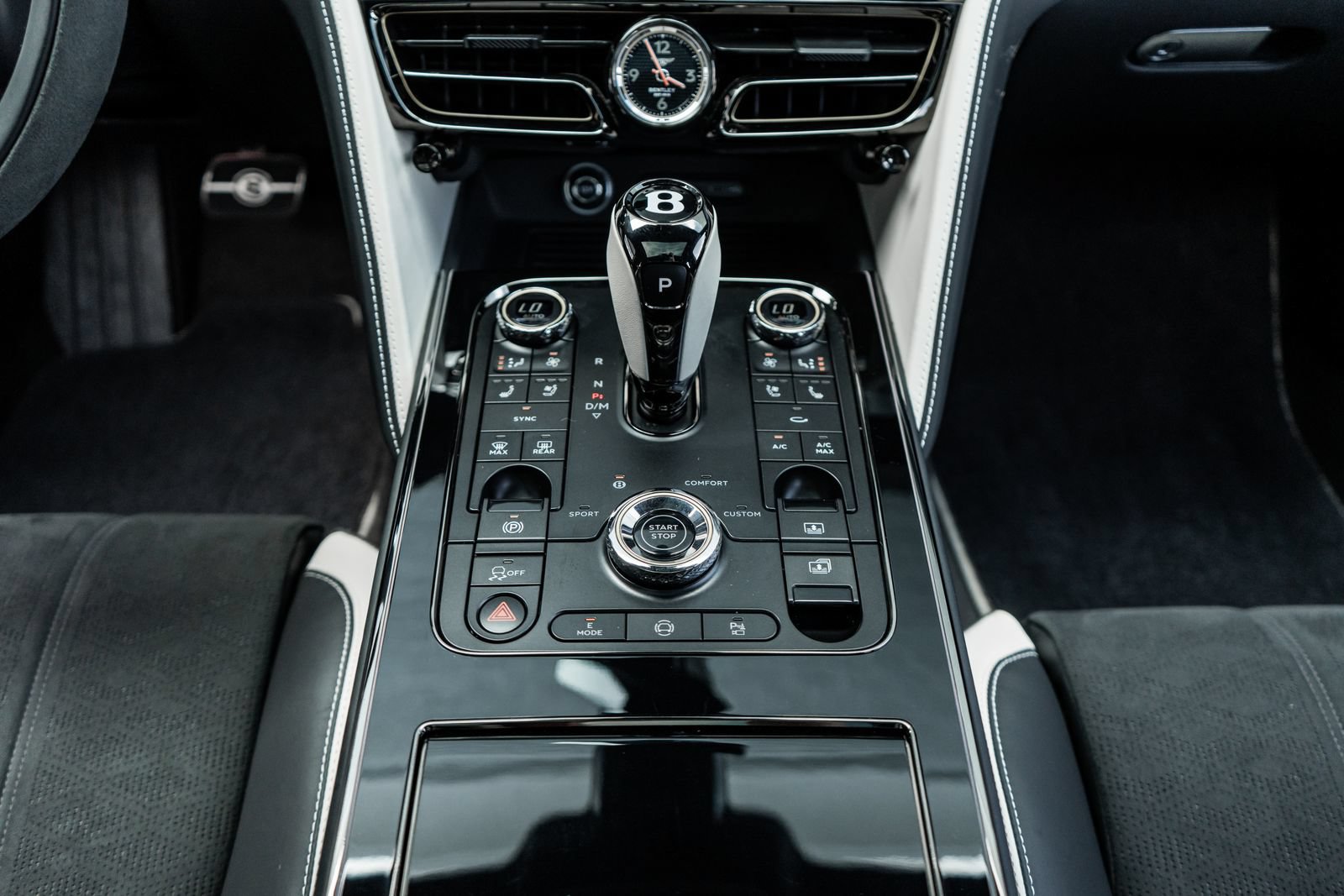 Certified 2025 Bentley Flying Spur Plug-In Hybrid AWD/4WD image 32