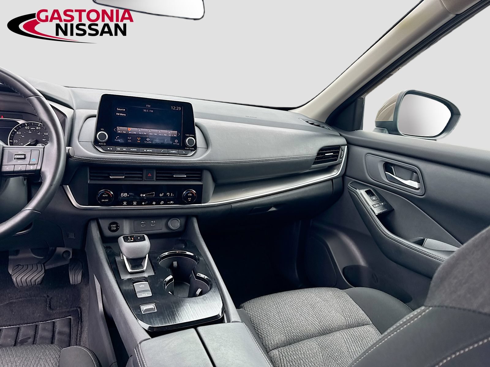Used 2025 Nissan Rogue SV FWD image 31