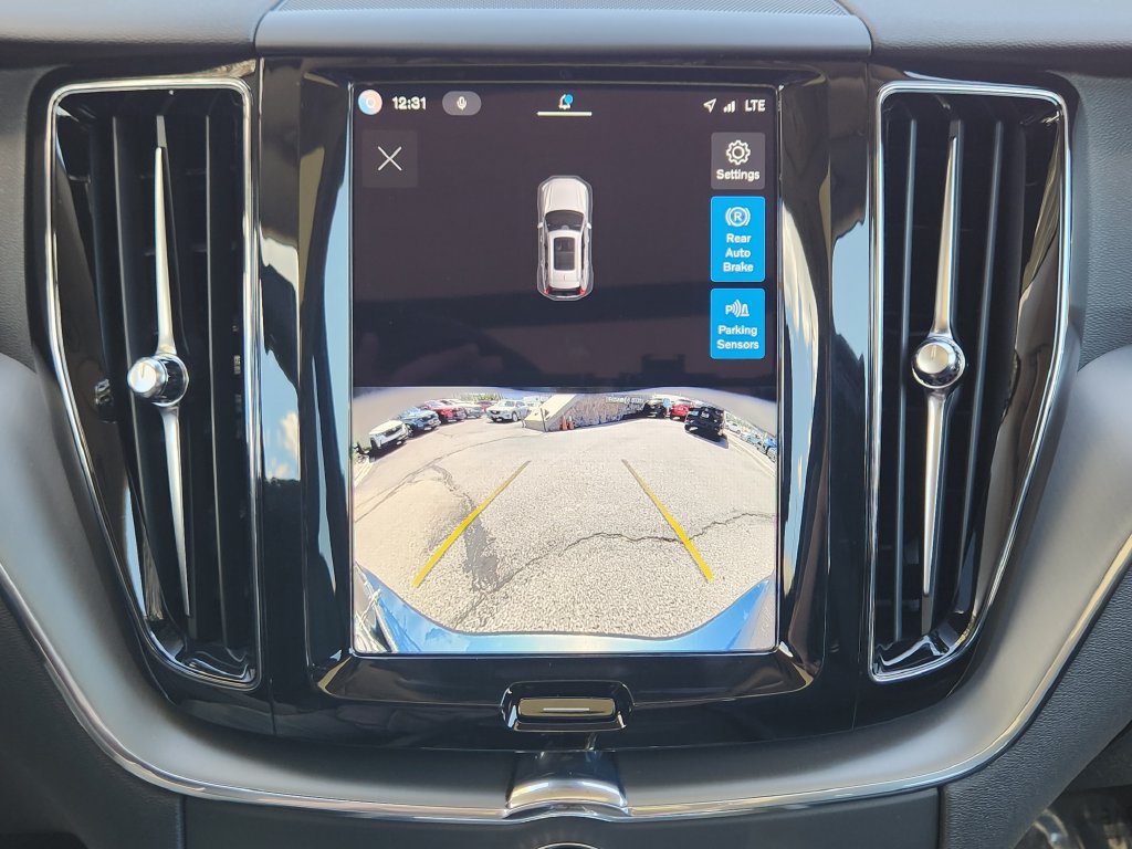 Used 2025 Volvo XC60 B5 Core AWD/4WD image 9