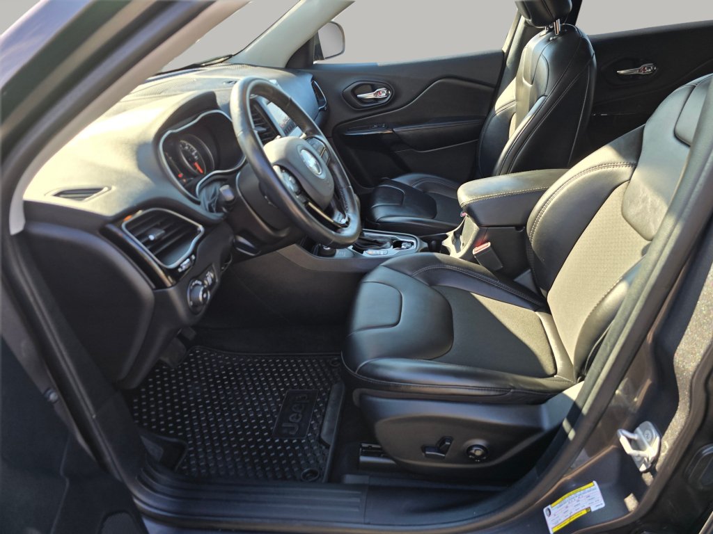 Used 2020 Jeep Cherokee Latitude Plus AWD/4WD image 21