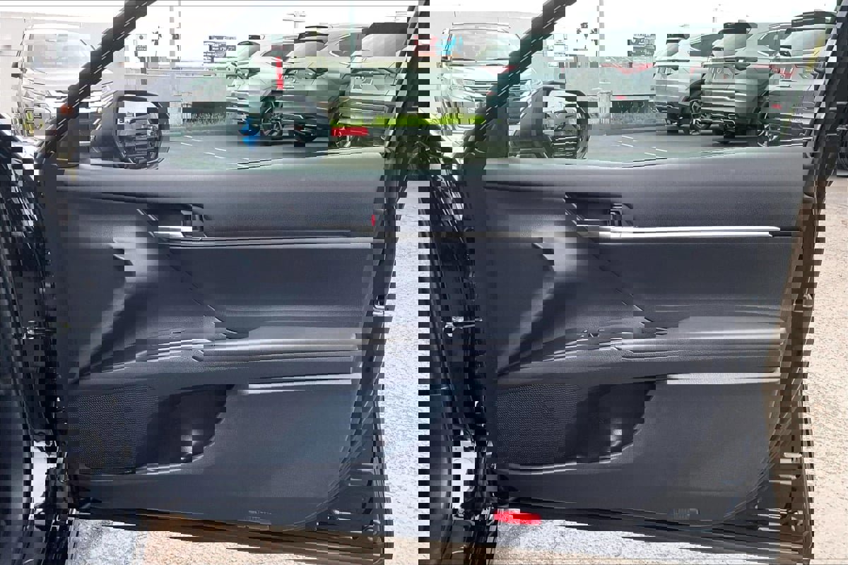 Used 2024 Toyota Camry SE image 19