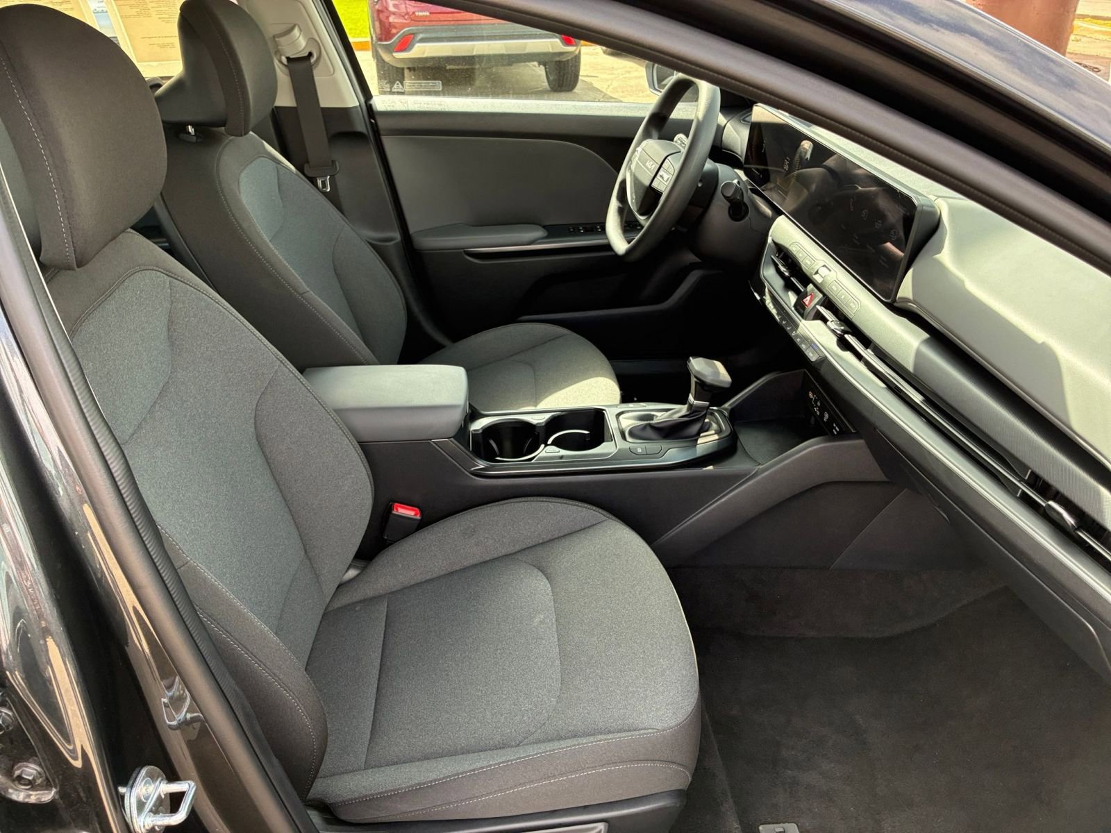 Used 2025 Kia K4 LXS FWD image 31