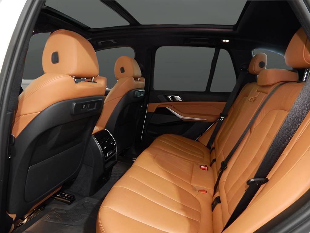 Used 2021 BMW X5 xDrive40i w/ M Sport Package image 24