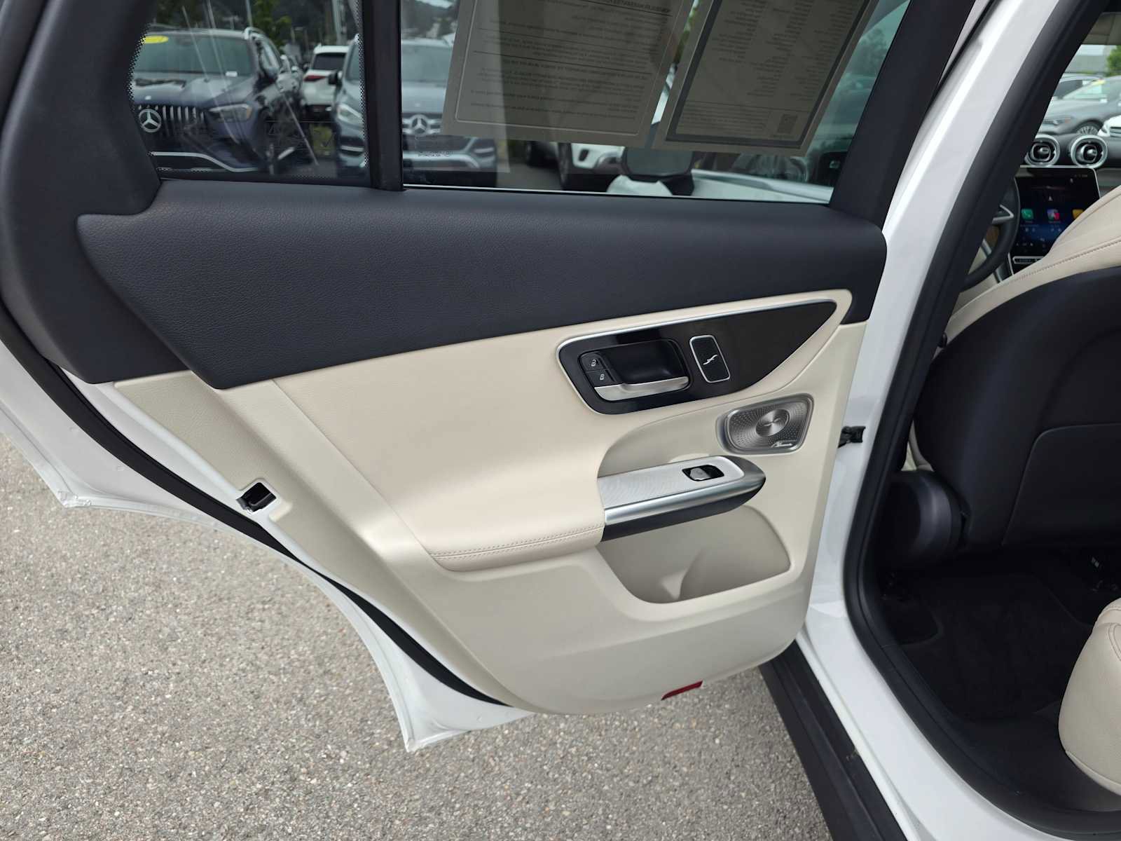 Used 2025 Mercedes-Benz GLC 300 4MATIC image 15