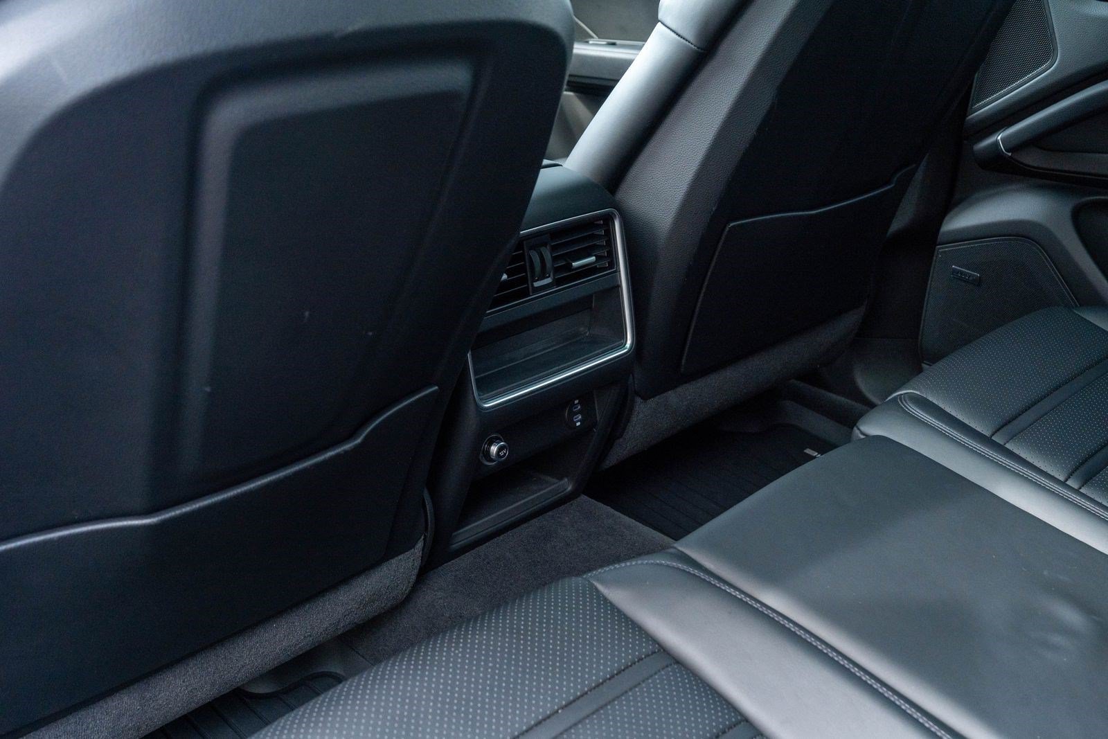 Certified 2023 Porsche Cayenne Platinum Edition AWD/4WD image 34