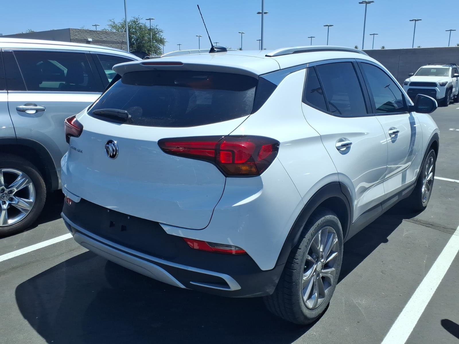 Used 2022 Buick Encore GX Select w/ Experience Buick Package FWD image 3