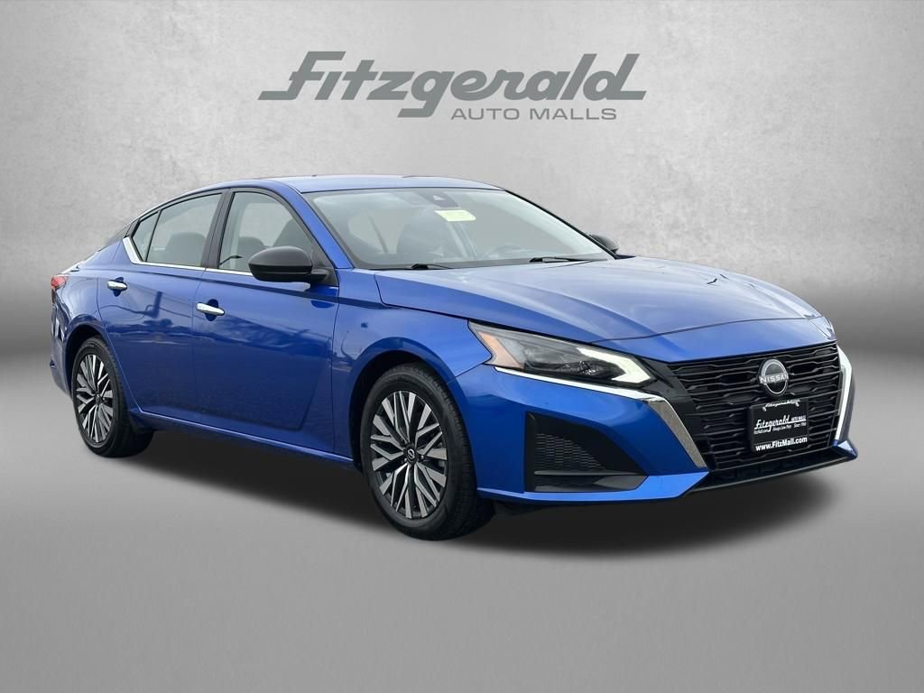 Used 2025 Nissan Altima 2.5 SV FWD image 1
