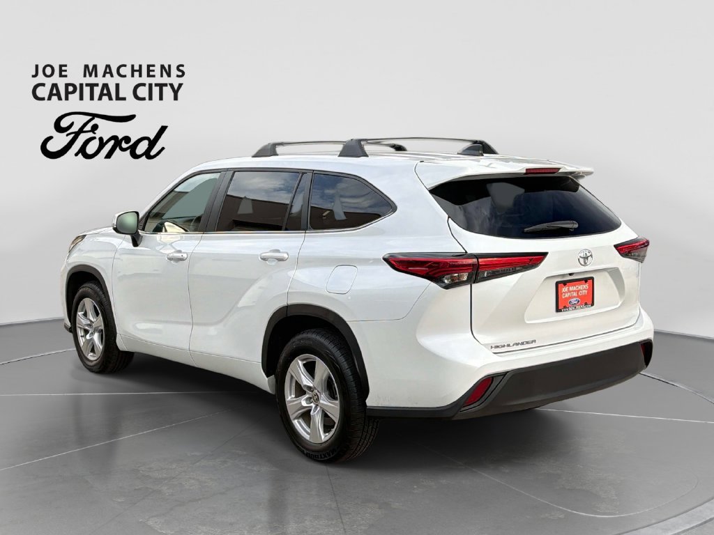 Used 2023 Toyota Highlander L FWD image 8