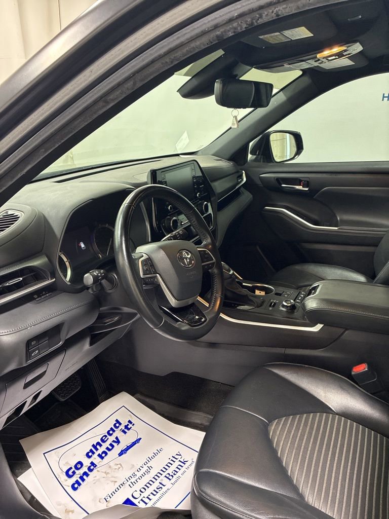 Used 2022 Toyota Highlander XSE AWD/4WD image 12