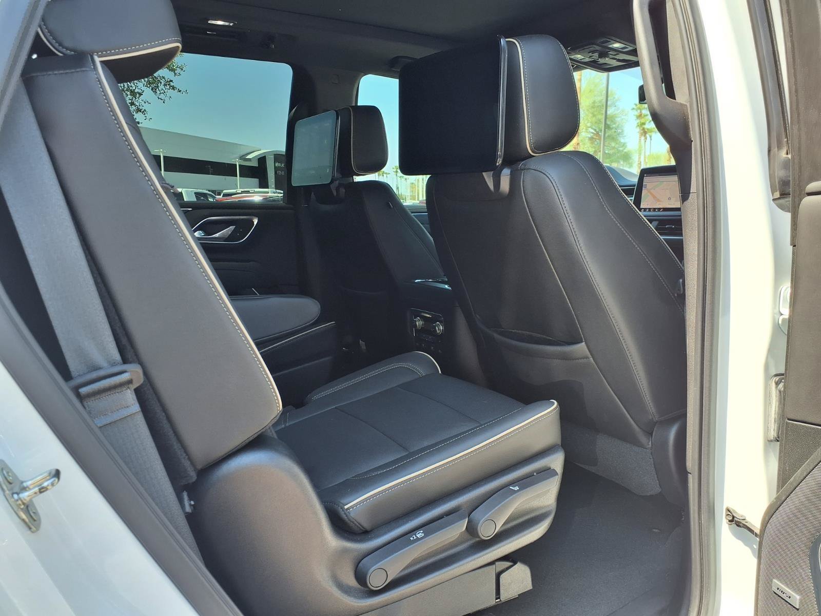 Used 2021 GMC Yukon SLT w/ SLT Premium Package AWD/4WD image 13