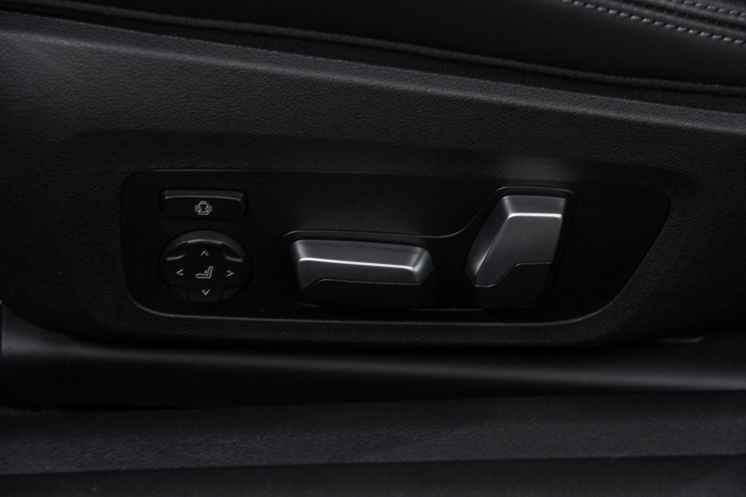 Used 2024 BMW M4 xDrive Competition w/ Executive Package image 26