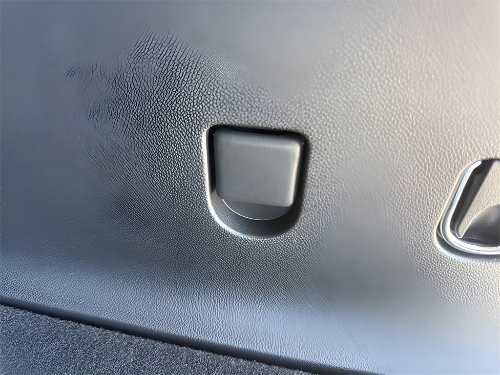 New 2025 Chevrolet Traverse LT image 9